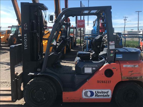 2014 Toyota 8FG35U Warehouse Forklift