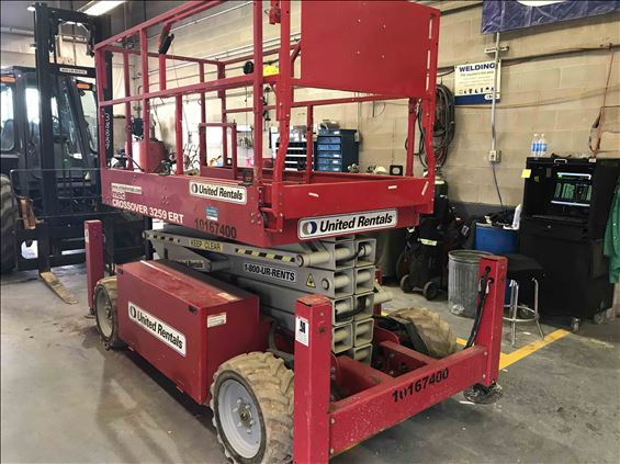 2013 MEC 3259 ERT Scissor Lift