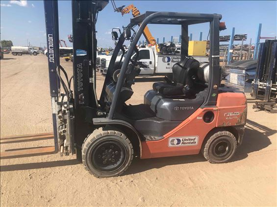 2016 Toyota 8FGU30 Warehouse Forklift