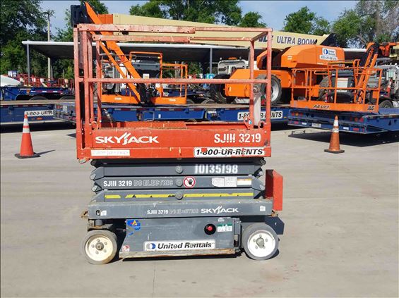 2013 Skyjack SJIII3219 Scissor Lift