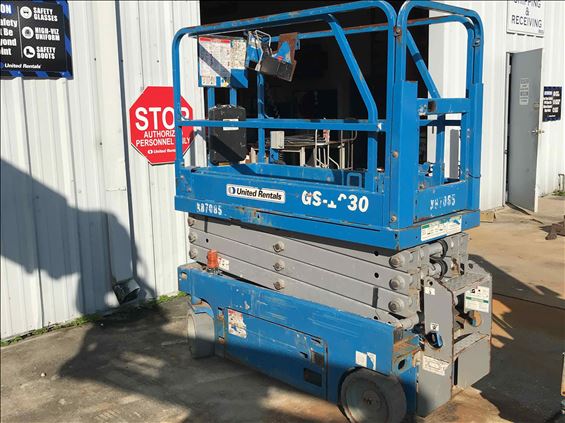 2013 MEC 2659ERT Scissor Lift
