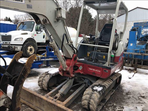 2015 Takeuchi TB240 Mini-Excavator