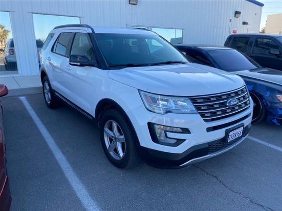 2016 Ford EXPLORER XLT Truck