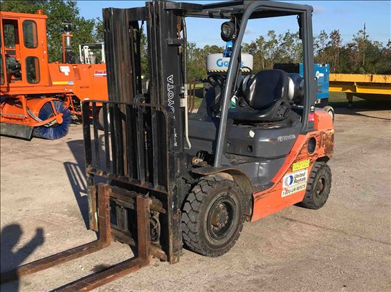 2014 Toyota 8FGU25 Warehouse Forklift