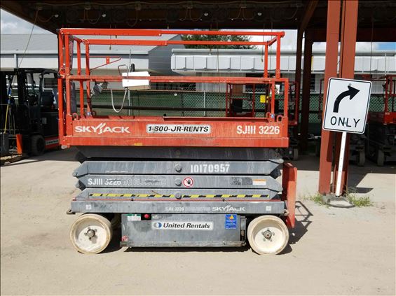 2013 Skyjack SJIII3226 Scissor Lift