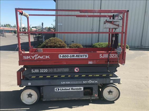 2013 Skyjack SJIII3220 Scissor Lift
