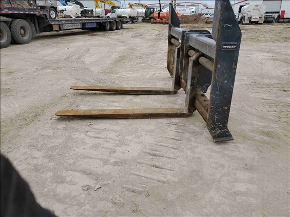 2014 Doosan 72" FORKS Earthmoving Attachment