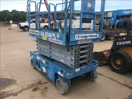 2014 Genie GS-3246 Scissor Lift