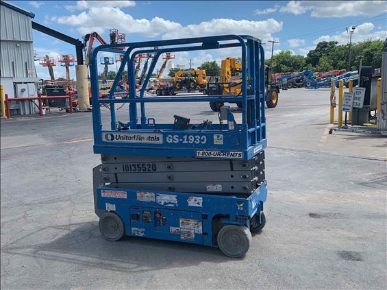 2013 Genie GS-1930 Scissor Lift