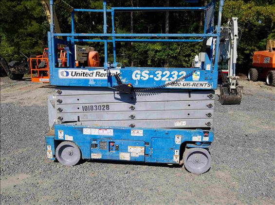 2013 Genie GS-3232 Scissor Lift