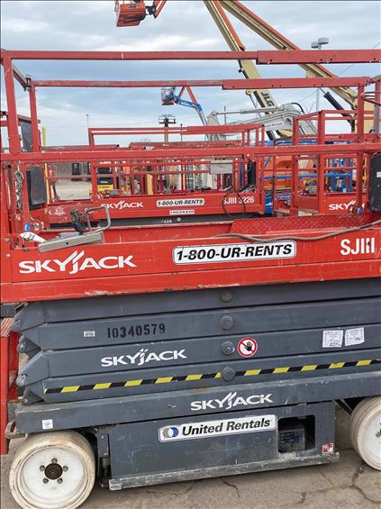 2015 Skyjack SJIII3226 Scissor Lift