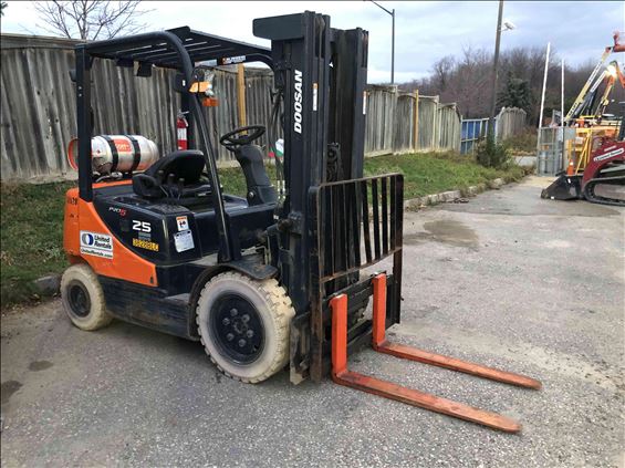 2015 Doosan G25E-5 Warehouse Forklift