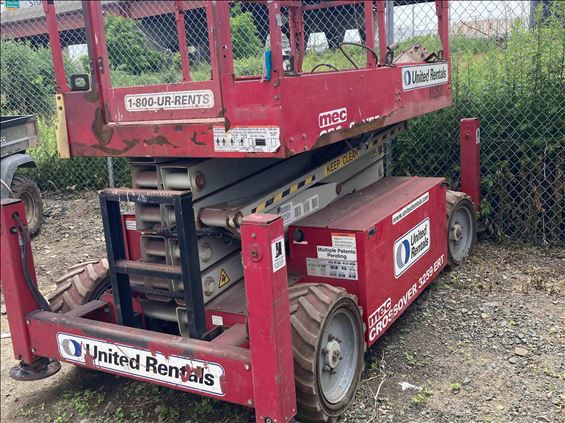 2013 MEC 3259 ERT Scissor Lift