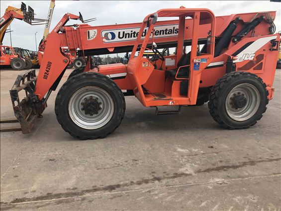 2014 SKYTRAK 8042 Rough Terrain Forklift