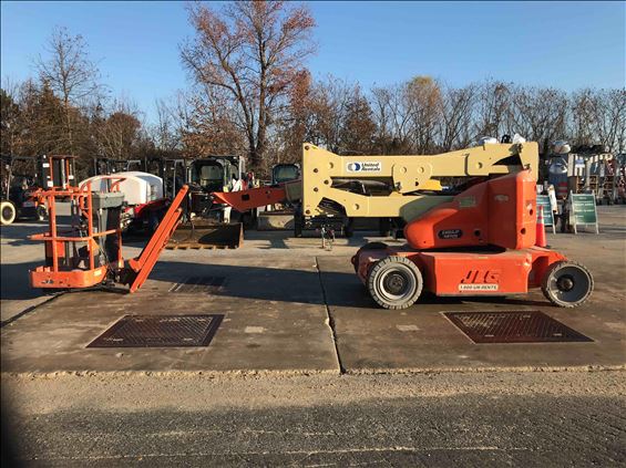 2012 JLG E400AJPN