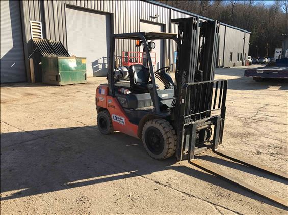 2014 Toyota 8FGU30 Warehouse Forklift