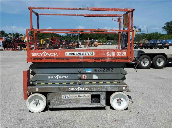 2014 Skyjack SJIII3226 Scissor Lift