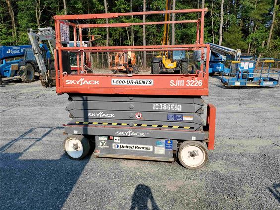 2015 Skyjack SJIII3226 Scissor Lift