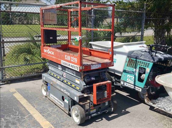 2013 Skyjack SJIII3219 Scissor Lift