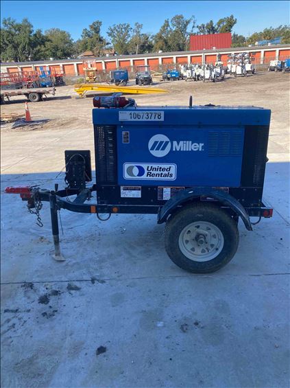 2017 Miller Welders Big Blue 300R Welder