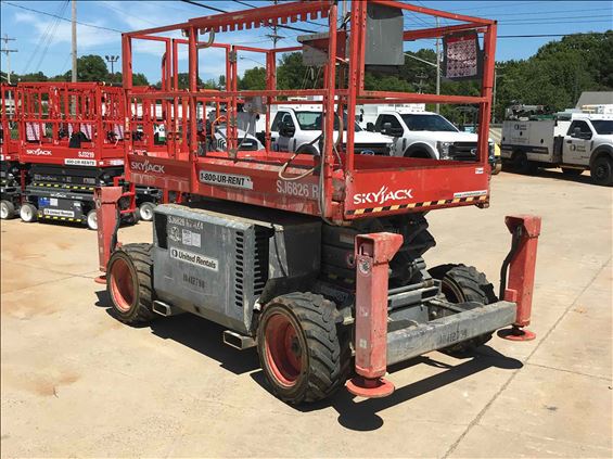 2015 Skyjack SJ6826RT Scissor Lift