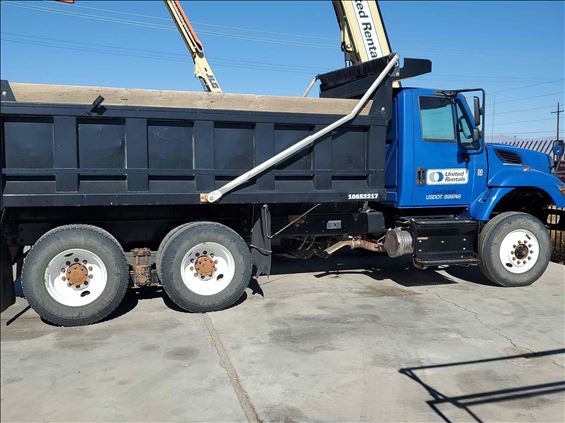2017 INTERNAT'L 7400SBA6X4 DUMP Dump Truck