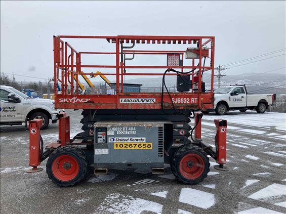 2014 Skyjack SJ6832RT Scissor Lift