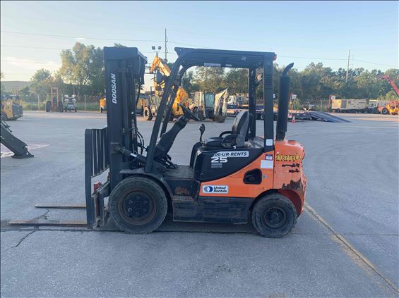 2015 Doosan D25S5 Warehouse Forklift
