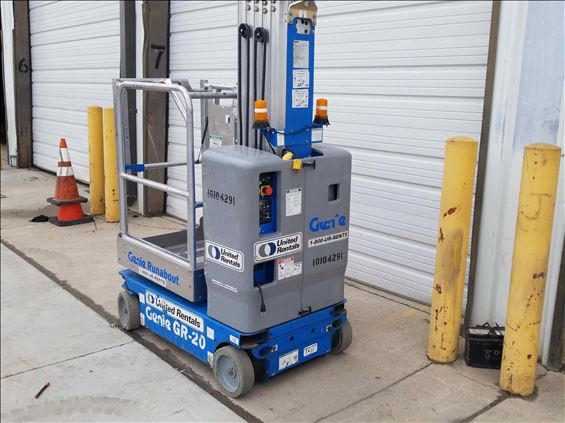2012 Genie GR-20 Vertical Lift