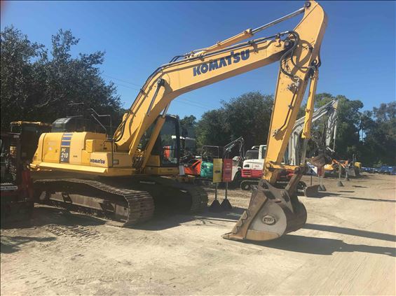 2016 Komatsu PC210LC-11 Excavator