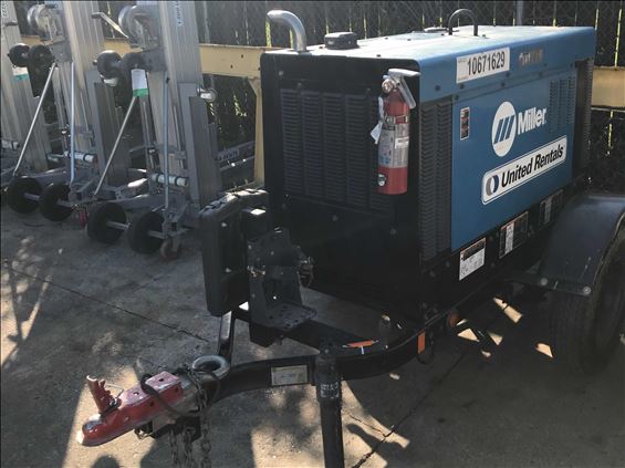2017 Miller Welders Big Blue 300R Welder