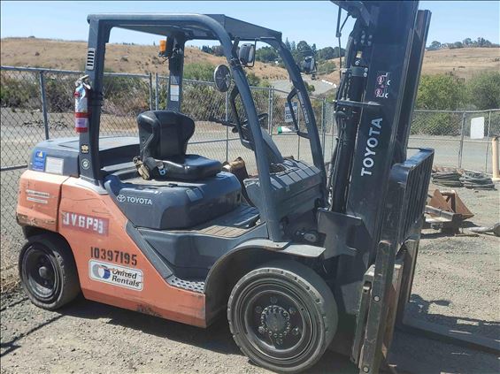 2015 Toyota 8FD35U Warehouse Forklift