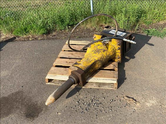 2017 Atlas Copco SB 452 Attachment