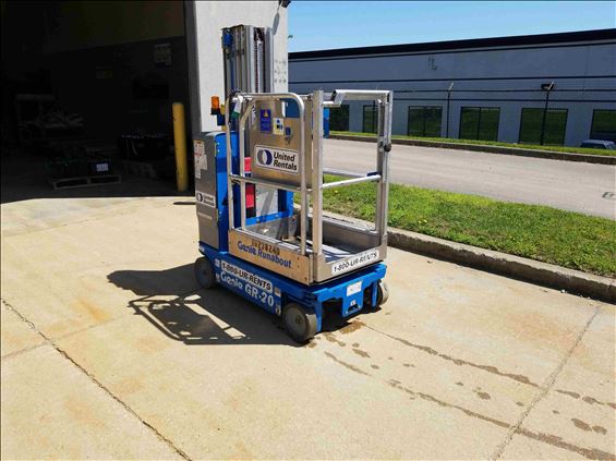 2014 Genie GR-20 Vertical Lift