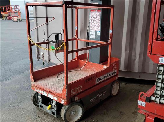 2015 Skyjack SJ12 Self-Propelled One-Person Lift