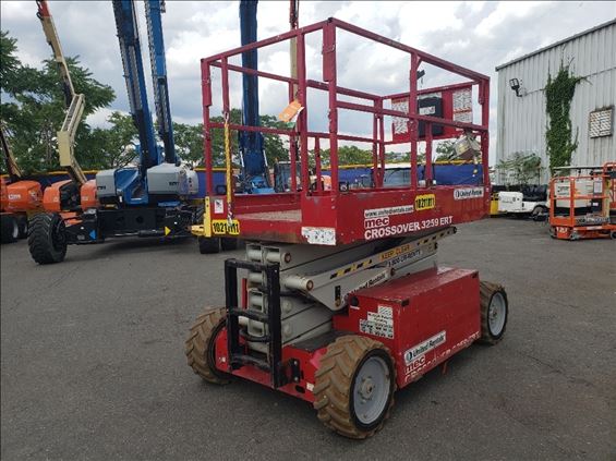 2013 MEC 3259 ERT Scissor Lift