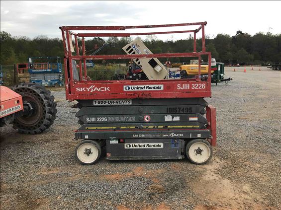 2013 Skyjack SJIII3226 Scissor Lift