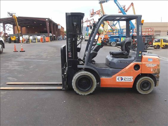 2014 Toyota 8FGU30 Warehouse Forklift