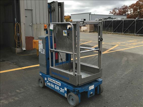 2013 Genie GR-20 Vertical Lift