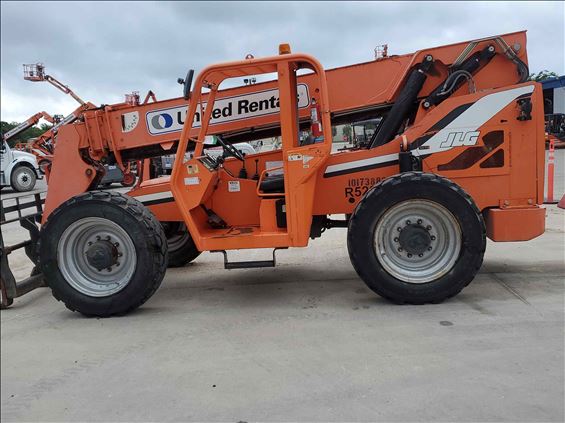 2013 SKYTRAK 8042 Rough Terrain Forklift