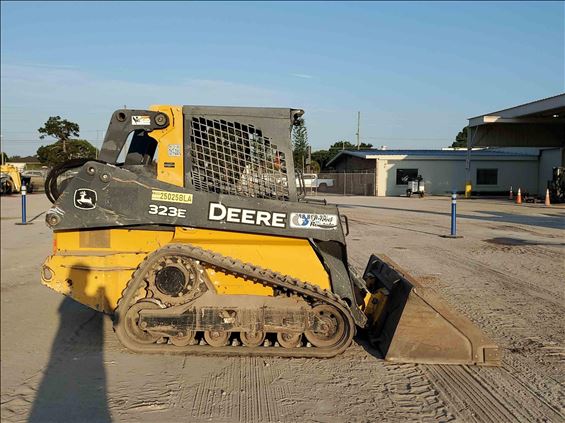 2015 John Deere 323E