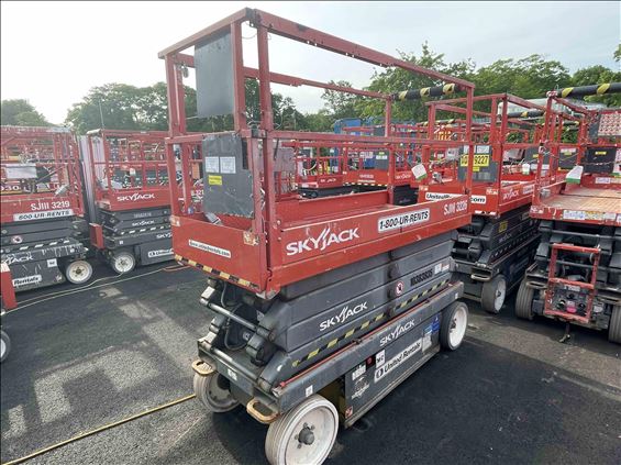 2015 Skyjack SJIII3226 Scissor Lift