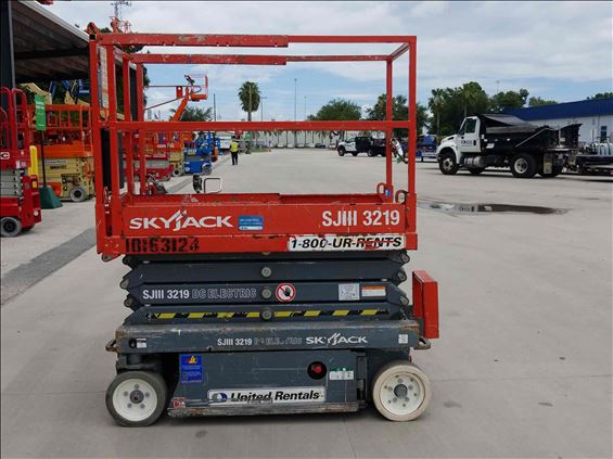 2013 Skyjack SJIII3219 Scissor Lift