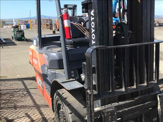 2015 Toyota 8FD35U Warehouse Forklift