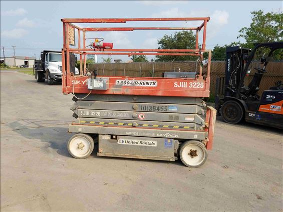 2013 Skyjack SJIII3226 Scissor Lift