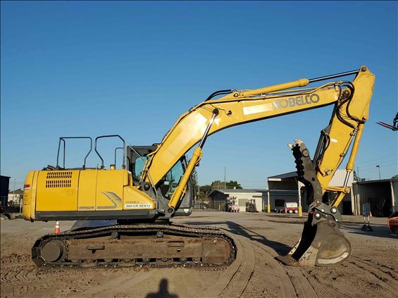 2016 Kobelco SK210LC Excavator
