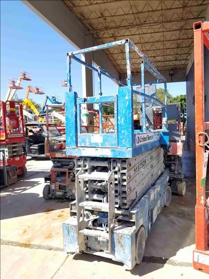 2011 Genie GS-3232 Scissor Lift