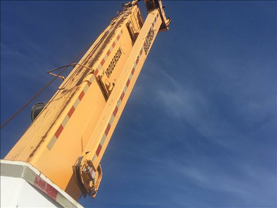 2008 Broderson IC-200-3F Crane