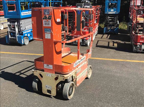 2014 JLG 1230ES Self-Propelled One-Person Lift