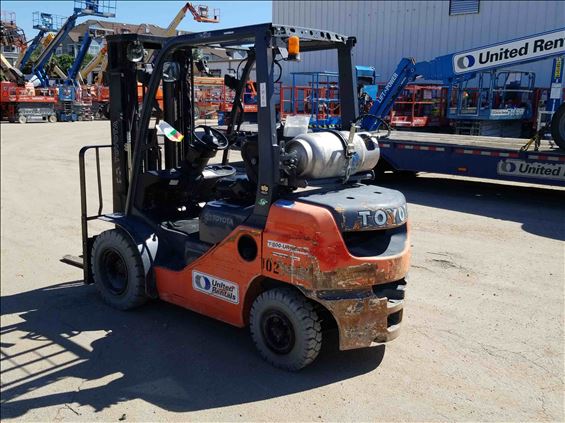 2014 Toyota 8FGU25 Warehouse Forklift